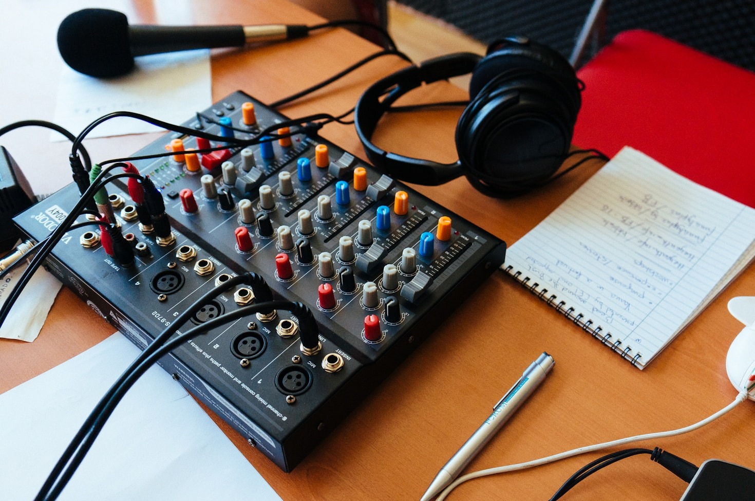 How Radio Platón Unites Diverse Voices